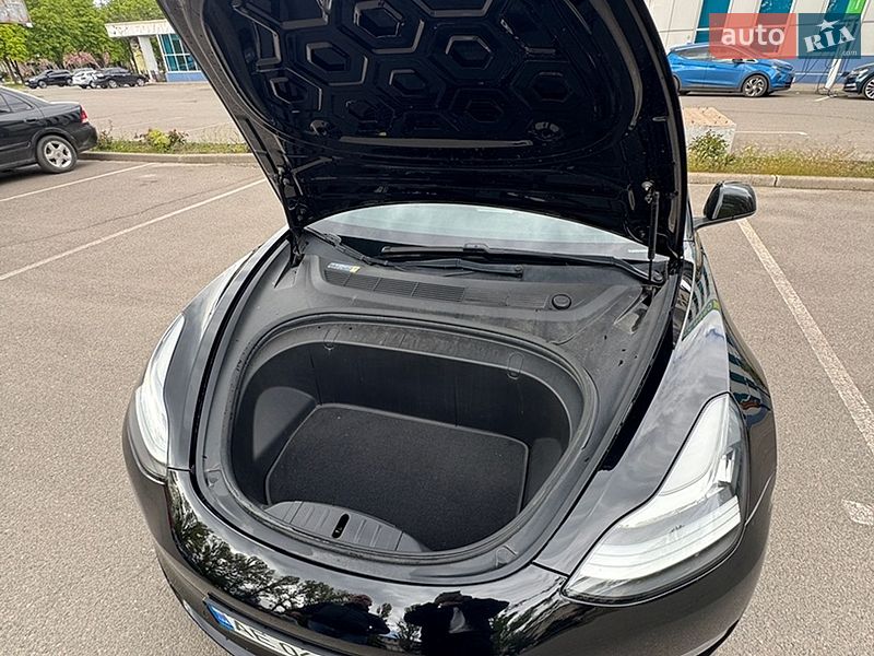 Седан Tesla Model 3 2018 в Кривому Розі