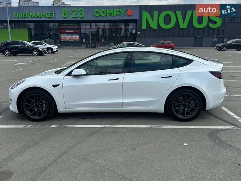 Седан Tesla Model 3 2021 в Києві