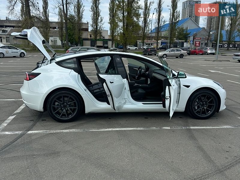 Седан Tesla Model 3 2021 в Києві