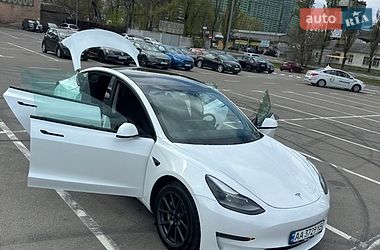 Седан Tesla Model 3 2021 в Києві
