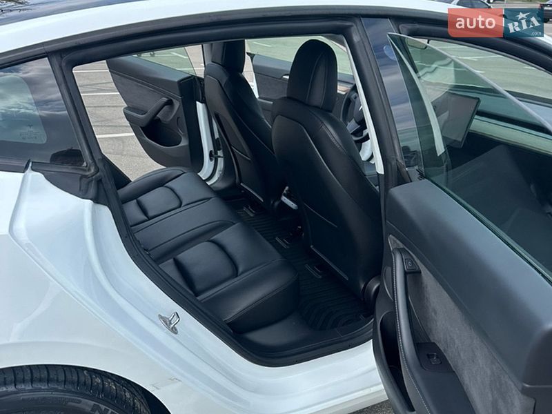 Седан Tesla Model 3 2021 в Києві