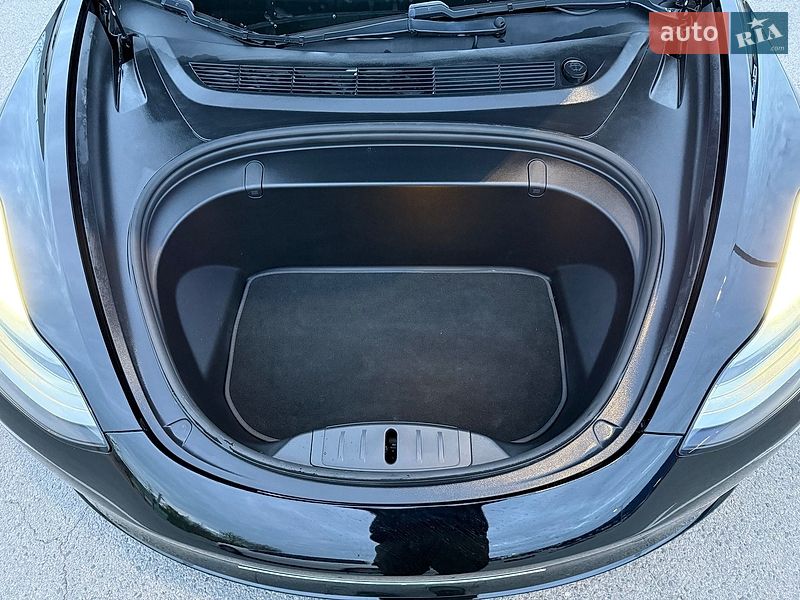 Седан Tesla Model 3 2018 в Дніпрі