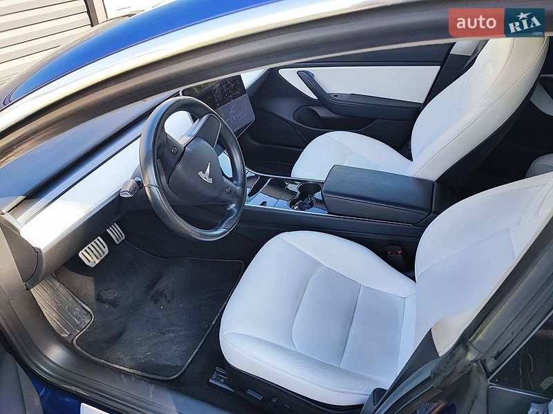 Седан Tesla Model 3 2018 в Полтаве