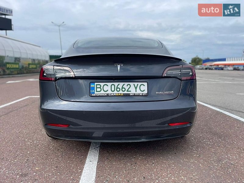 Седан Tesla Model 3 2019 в Львове