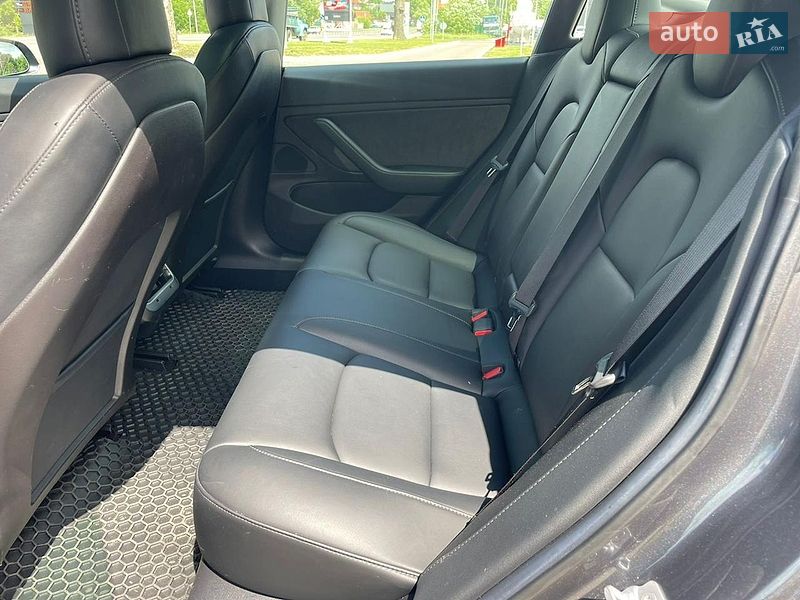 Седан Tesla Model 3 2019 в Львове