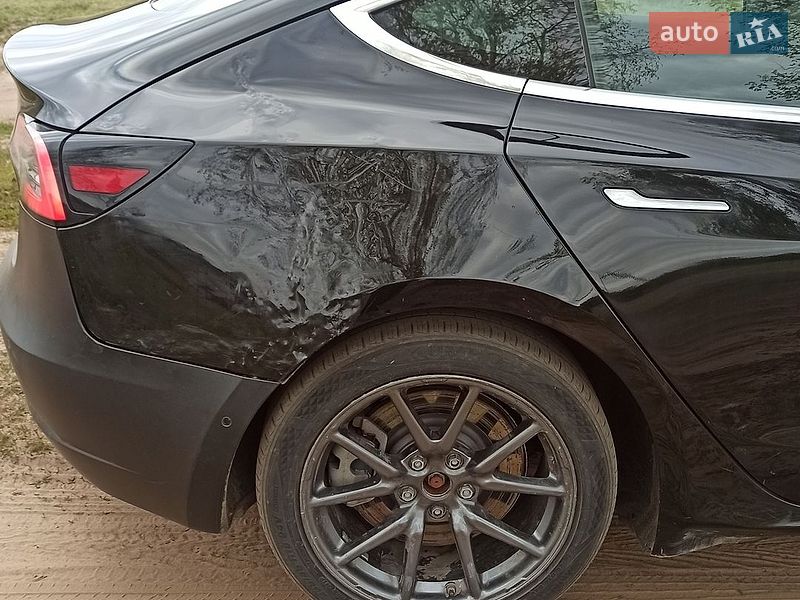 Седан Tesla Model 3 2019 в Киеве