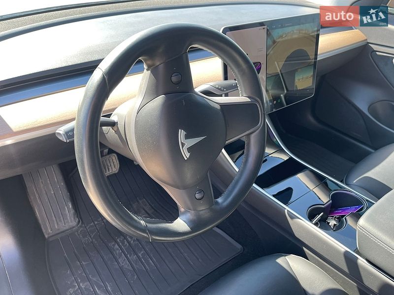 Седан Tesla Model 3 2018 в Самборе