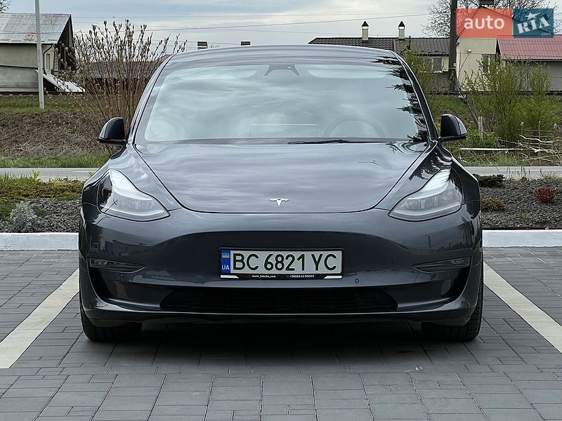 Седан Tesla Model 3 2022 в Самборе