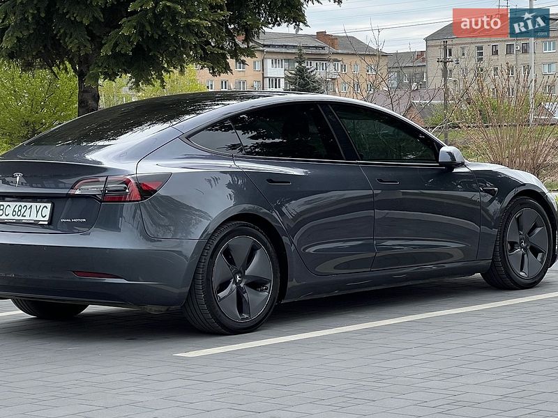 Седан Tesla Model 3 2022 в Самборе