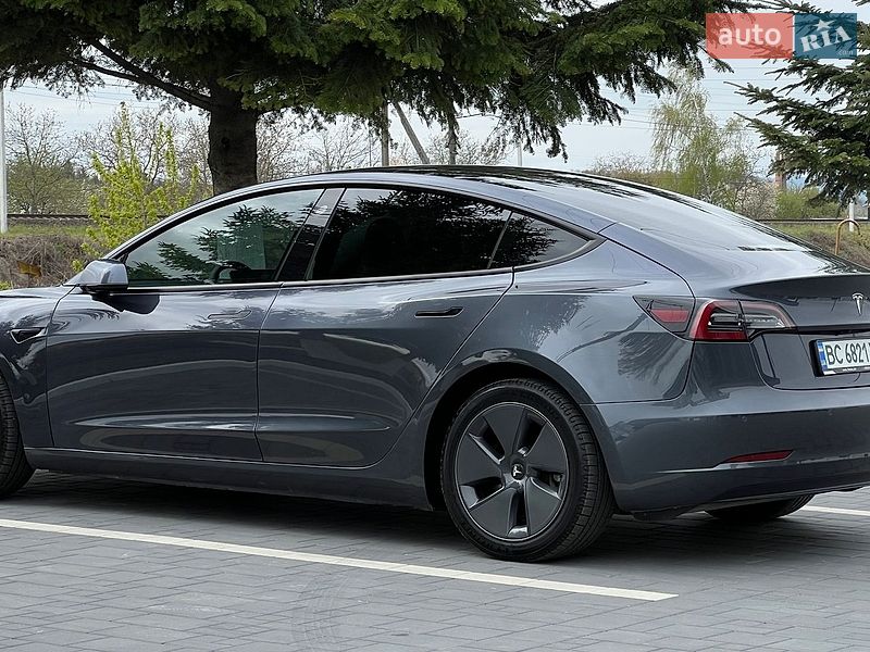 Седан Tesla Model 3 2022 в Самборе