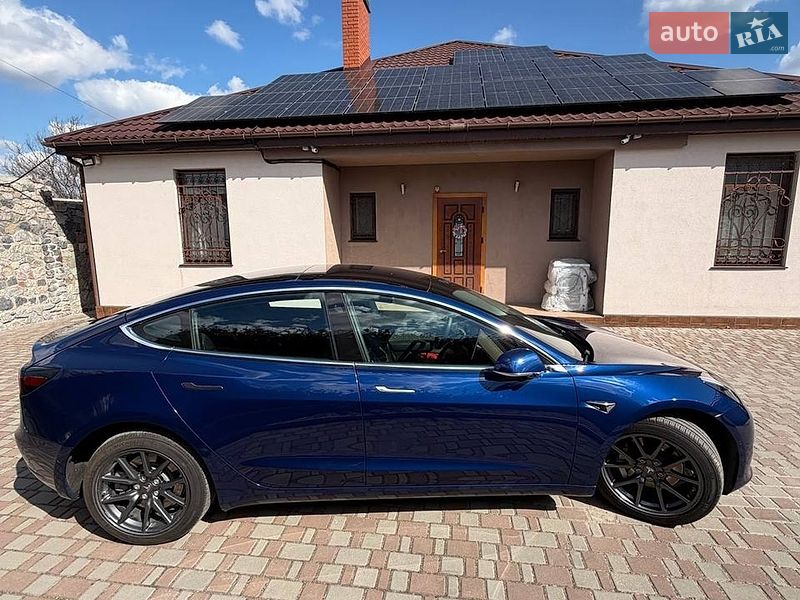 Седан Tesla Model 3 2018 в Кропивницком