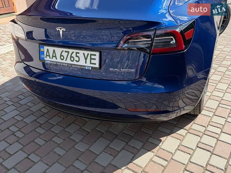 Седан Tesla Model 3 2018 в Кропивницком