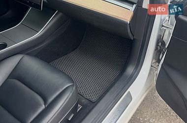 Седан Tesla Model 3 2020 в Кропивницком