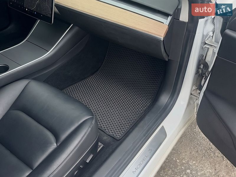 Седан Tesla Model 3 2020 в Кропивницком