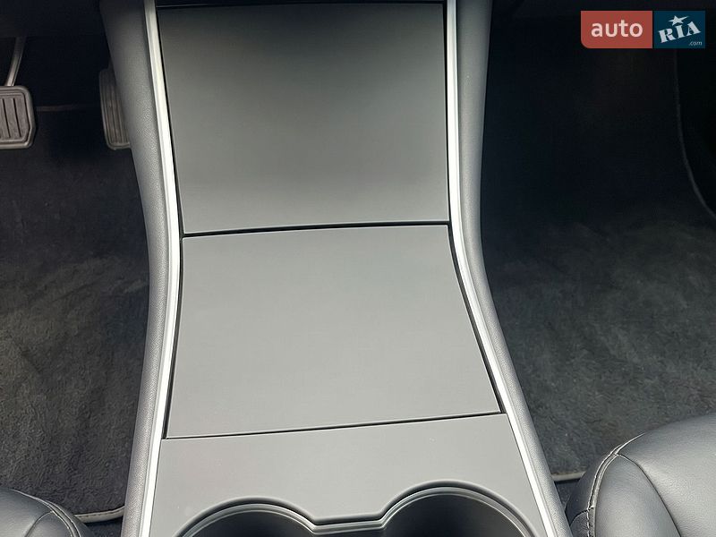 Седан Tesla Model 3 2020 в Кропивницком