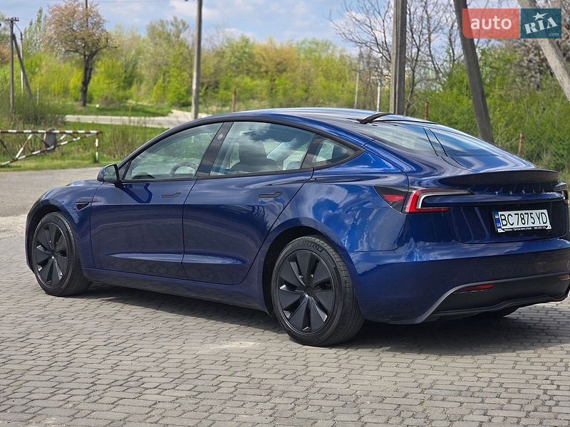Седан Tesla Model 3 2024 в Николаеве