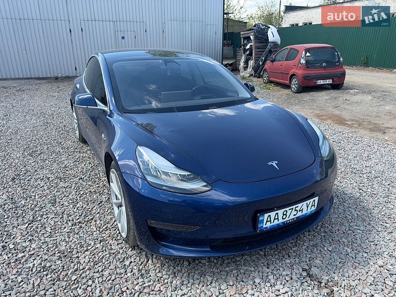 Седан Tesla Model 3 2018 в Києві