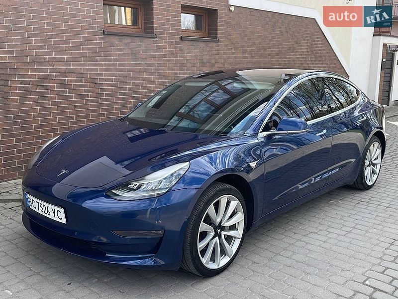 Седан Tesla Model 3 2019 в Львове
