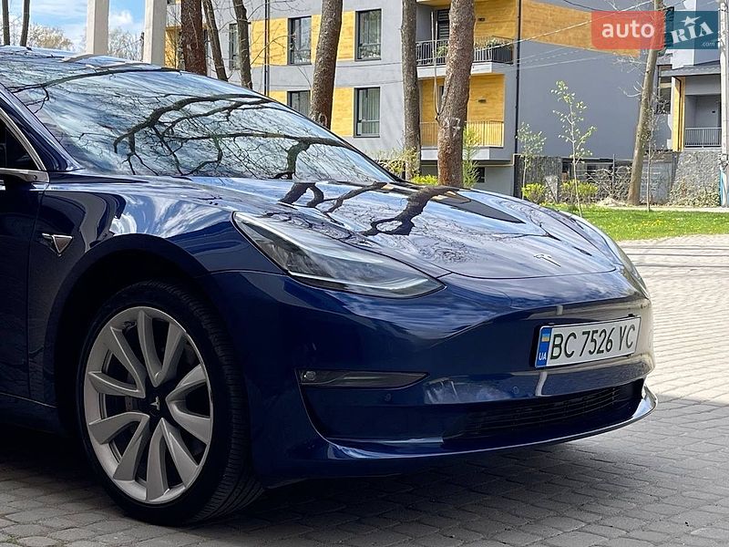 Седан Tesla Model 3 2019 в Львове