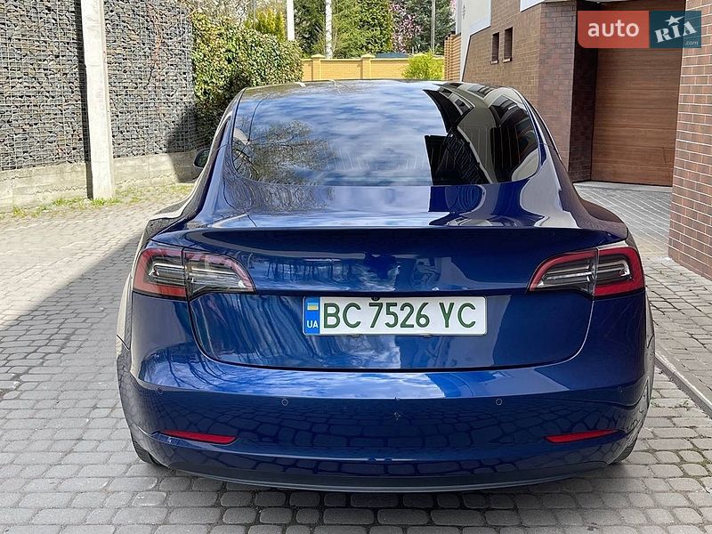 Седан Tesla Model 3 2019 в Львове