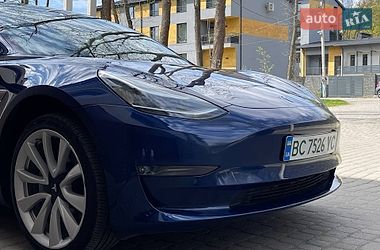 Седан Tesla Model 3 2019 в Львове