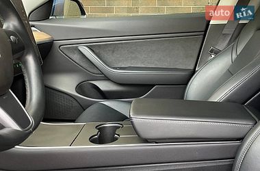 Седан Tesla Model 3 2019 в Львове