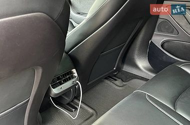 Седан Tesla Model 3 2019 в Львове