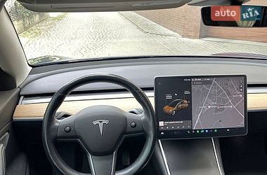 Седан Tesla Model 3 2019 в Львове