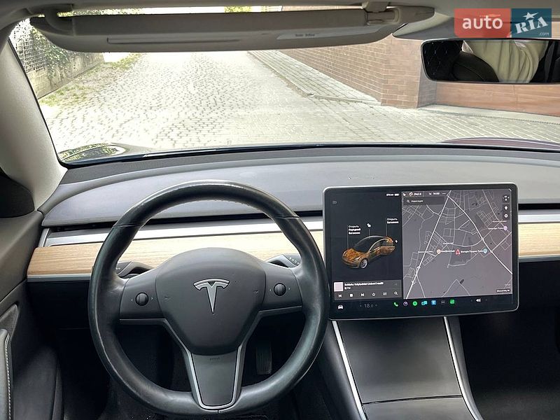 Седан Tesla Model 3 2019 в Львове