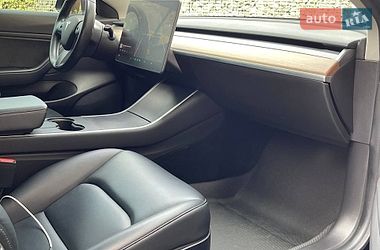 Седан Tesla Model 3 2019 в Львове