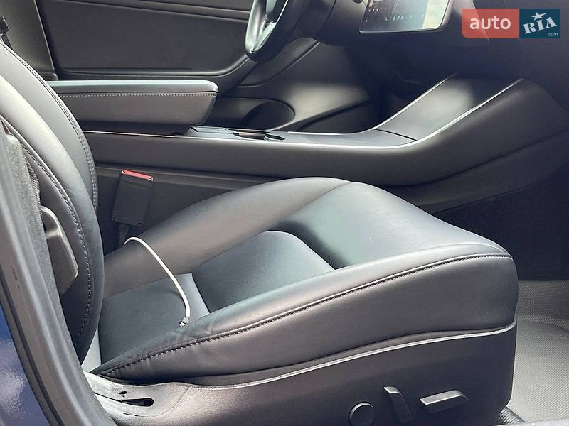 Седан Tesla Model 3 2019 в Львове