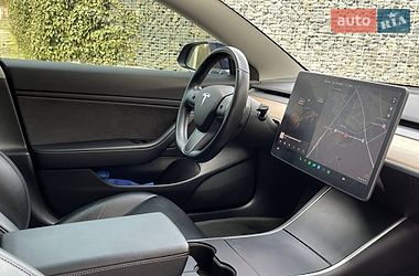 Седан Tesla Model 3 2019 в Львове