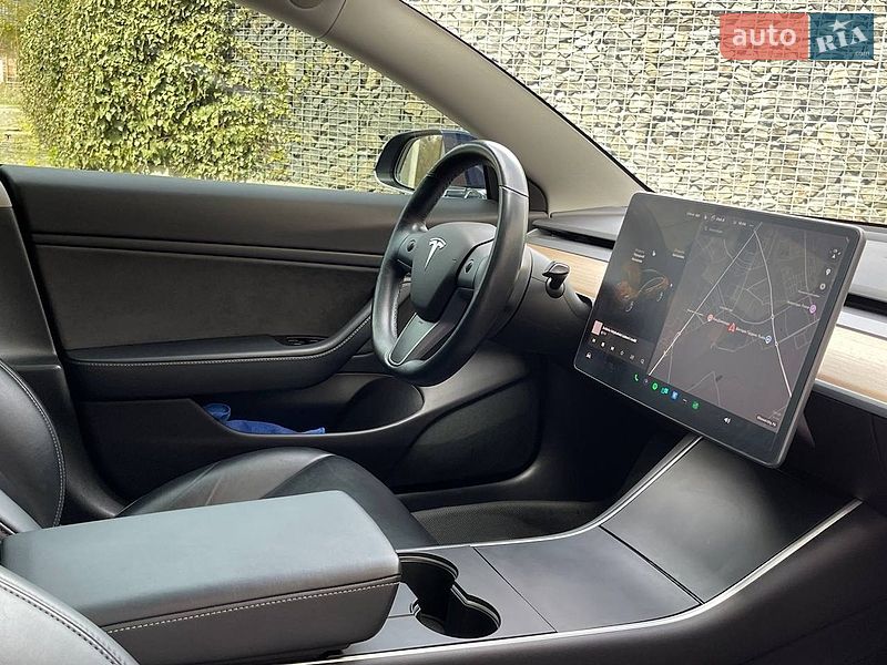 Седан Tesla Model 3 2019 в Львове