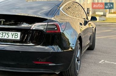 Седан Tesla Model 3 2019 в Львове