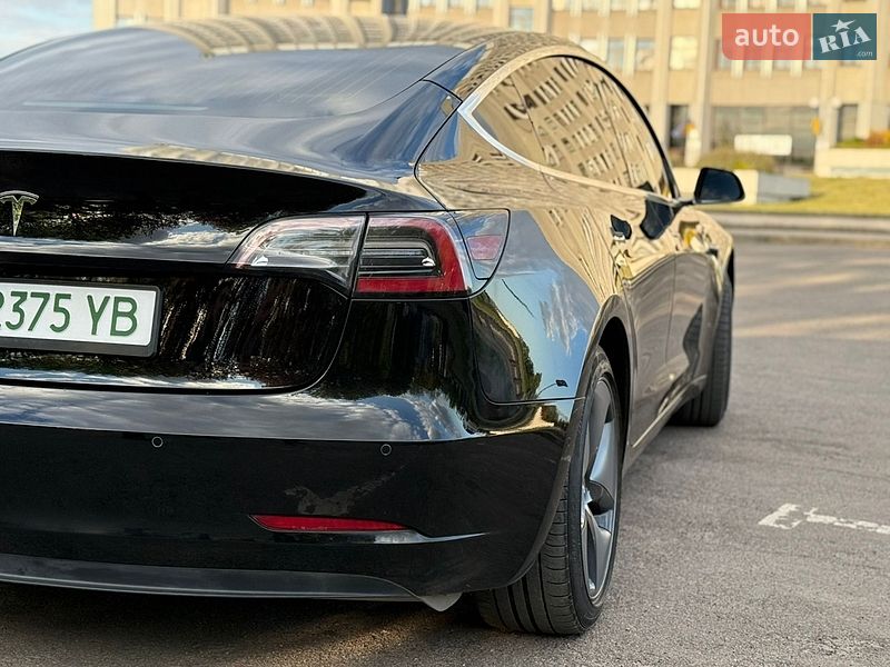 Седан Tesla Model 3 2019 в Львове