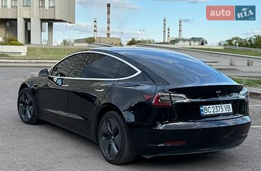 Седан Tesla Model 3 2019 в Львове