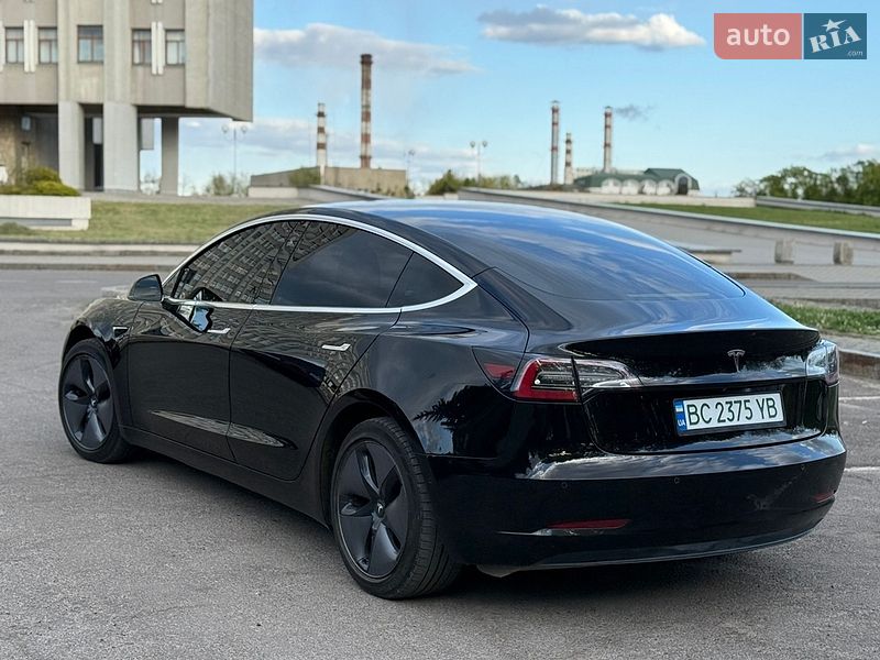 Седан Tesla Model 3 2019 в Львове