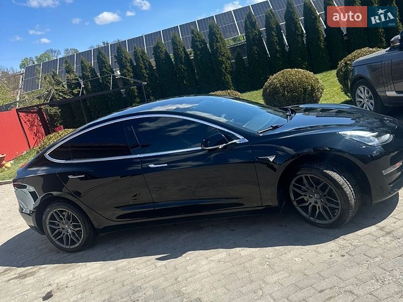 Седан Tesla Model 3 2019 в Львові