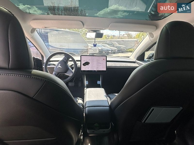 Седан Tesla Model 3 2019 в Львові