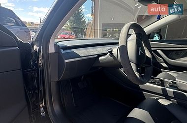 Седан Tesla Model 3 2019 в Львові