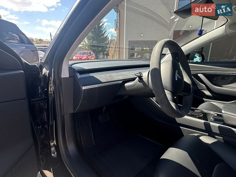 Седан Tesla Model 3 2019 в Львові