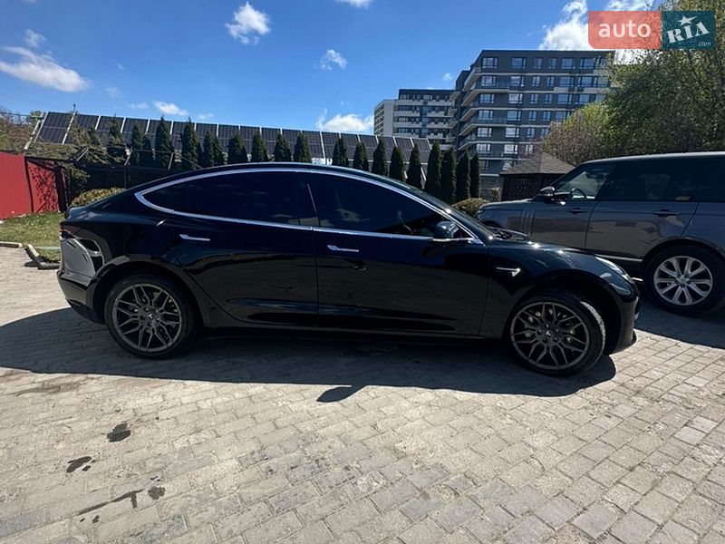 Седан Tesla Model 3 2019 в Львові