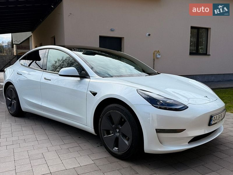 Tesla Model 3 2022