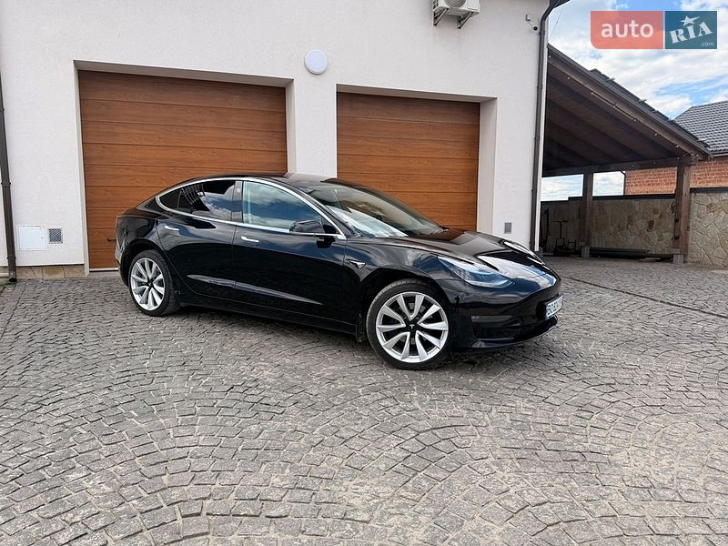 Седан Tesla Model 3 2019 в Тернополе