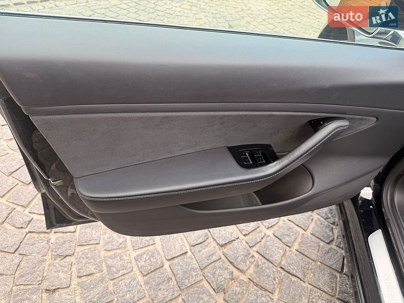 Седан Tesla Model 3 2019 в Тернополе