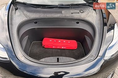 Седан Tesla Model 3 2019 в Тернополе