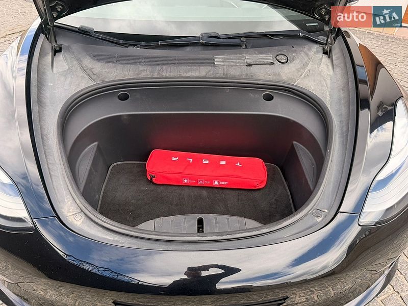 Седан Tesla Model 3 2019 в Тернополе