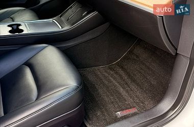 Седан Tesla Model 3 2022 в Киеве