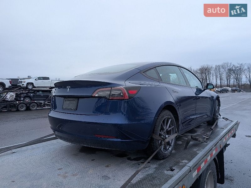 Седан Tesla Model 3 2023 в Киеве