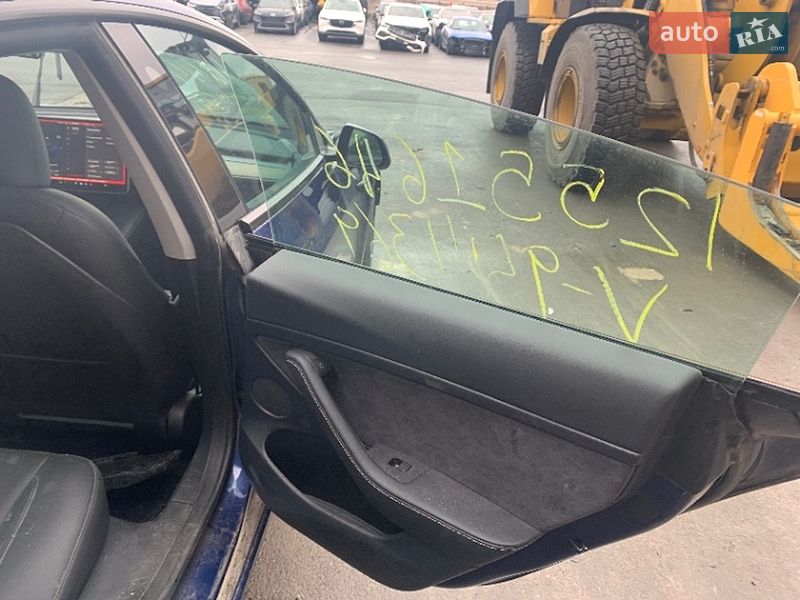 Седан Tesla Model 3 2023 в Киеве